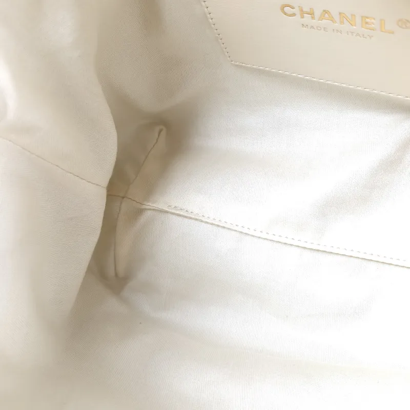 Chanel Crossbody Bag 26c hobo Beige Calfskin One Size 32 × 12 × 24 cm — detail view 8 of 9