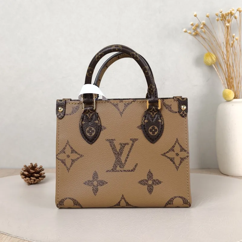 Louis Vuitton Crossbody Bag Onthego BB Monogram PVC BB 18 × 8.5 × 15 cm — cover view 3 of 5