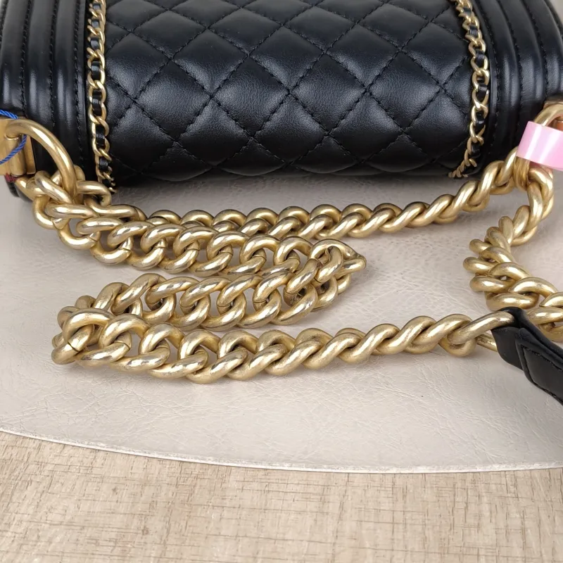 Chanel Crossbody Bag Le Boy​ Black Calfskin Small 20.5 × 8.5 × 12 cm 29 — detail view 5 of 15