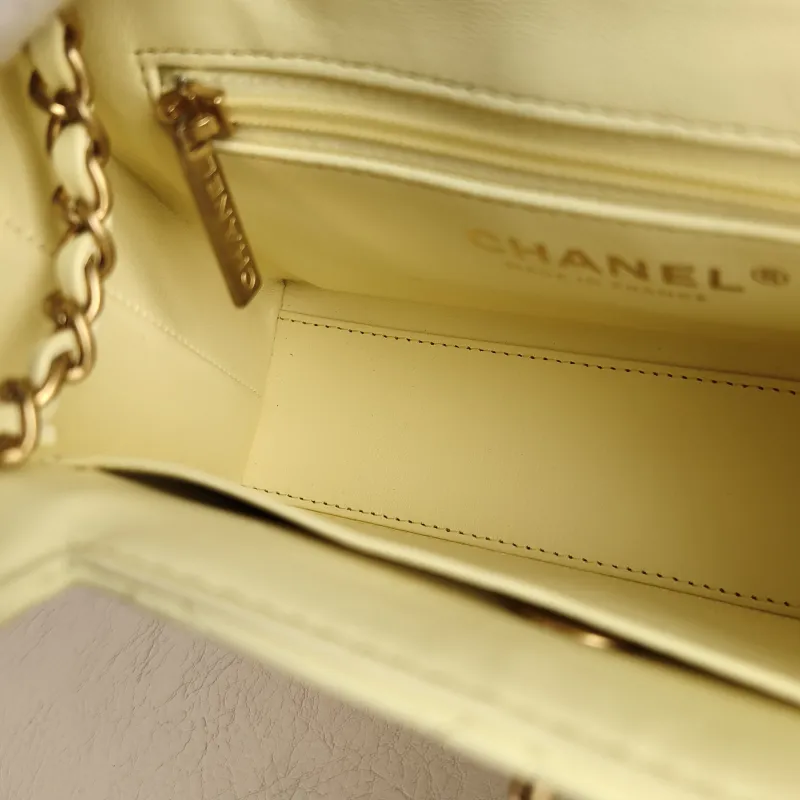Chanel Crossbody Bag Kelly Yellow Lambskin mini19 × 7 × 13 cm — detail view 5 of 12