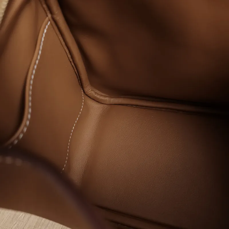 Hermès Crossbody Bag Lindy Mini 19 TC Calfskin Mini 19 × 9.5 × 13 cm G — detail view 10 of 11