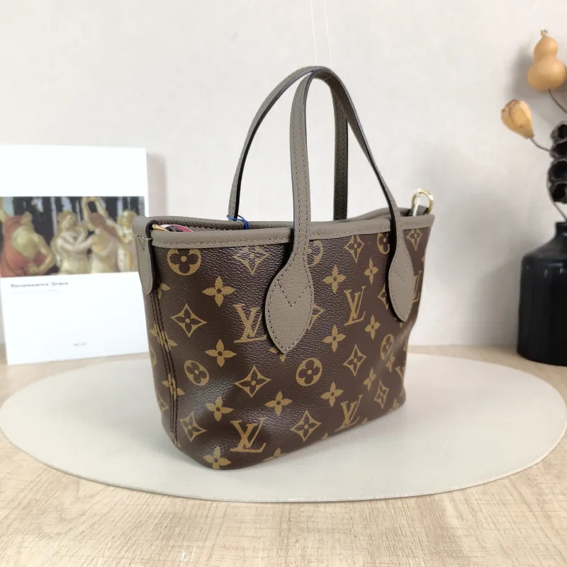 Louis Vuitton Crossbody Bag NEVERFULL INSIDE OUT BB PVC · Calfskin BB 26.5 × 11 × 16.5 cm — cover view 5 of 5