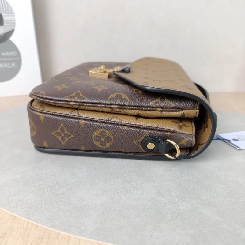 Louis Vuitton Crossbody Bag Pochette Métis Monogram Colorblock PVC Medium 25 × 7 × 19 cm — detail view 5 of 16