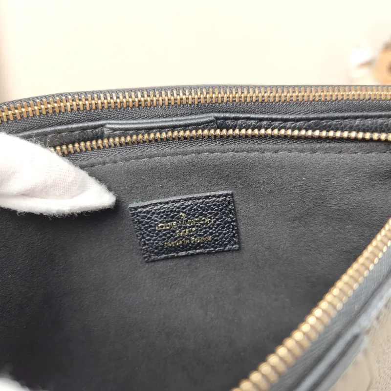Louis Vuitton Crossbody Bag Multi Pochette Accessoires Black Calfskin Small 25 × 4.5 × 14.5 cm — detail view 3 of 12