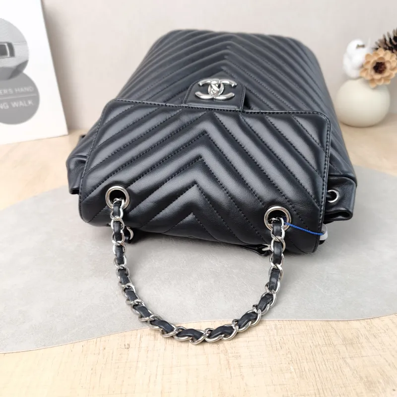 Chanel Backpack Backpack Black Calfskin One Size 21 × 11 × 25 cm 22 — detail view 9 of 11