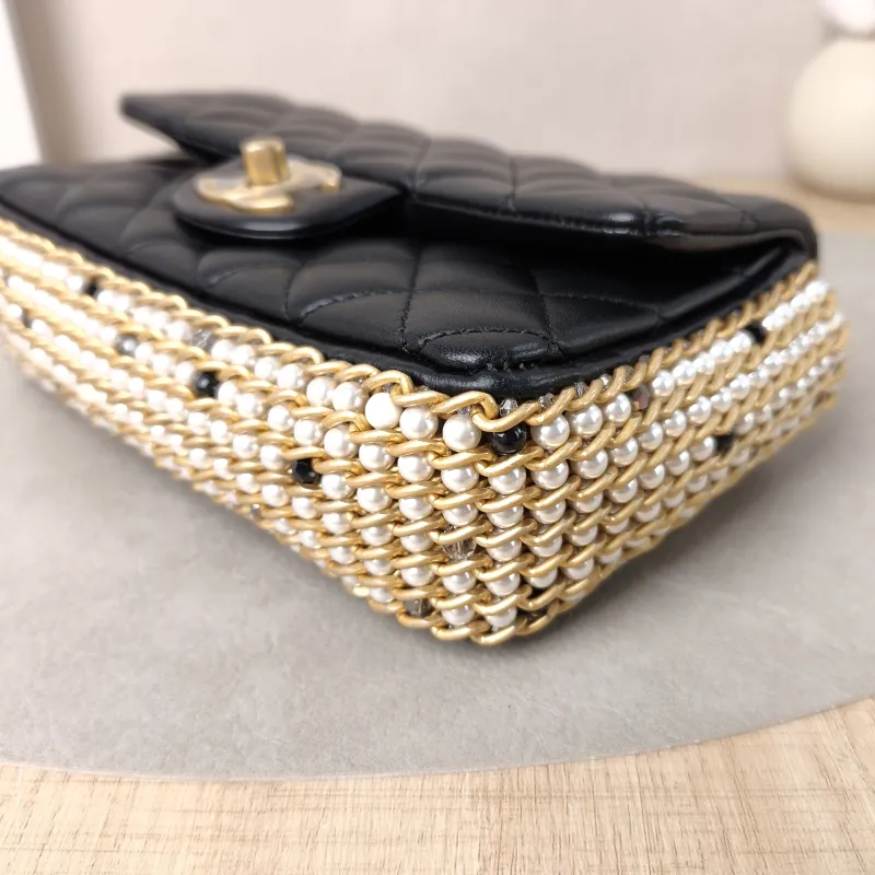Chanel Crossbody Bag Pearl Crossbody Bag Black Lambskin One Size20 × 5 × 13 cm — detail view 13 of 15