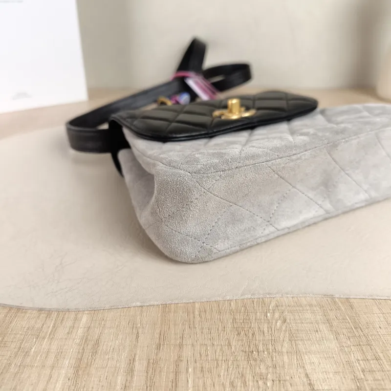 Chanel Crossbody Bag Suede Black Suede One Size18.5 × 6.5 × 15 cm — detail view 9 of 11