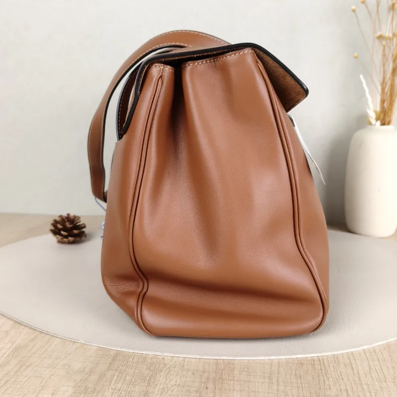 CELINE Shoulder Bag Soft 16Shoulder Bag Caramel Calfskin Medium32 × 15 × 24 cm — detail view 3 of 11