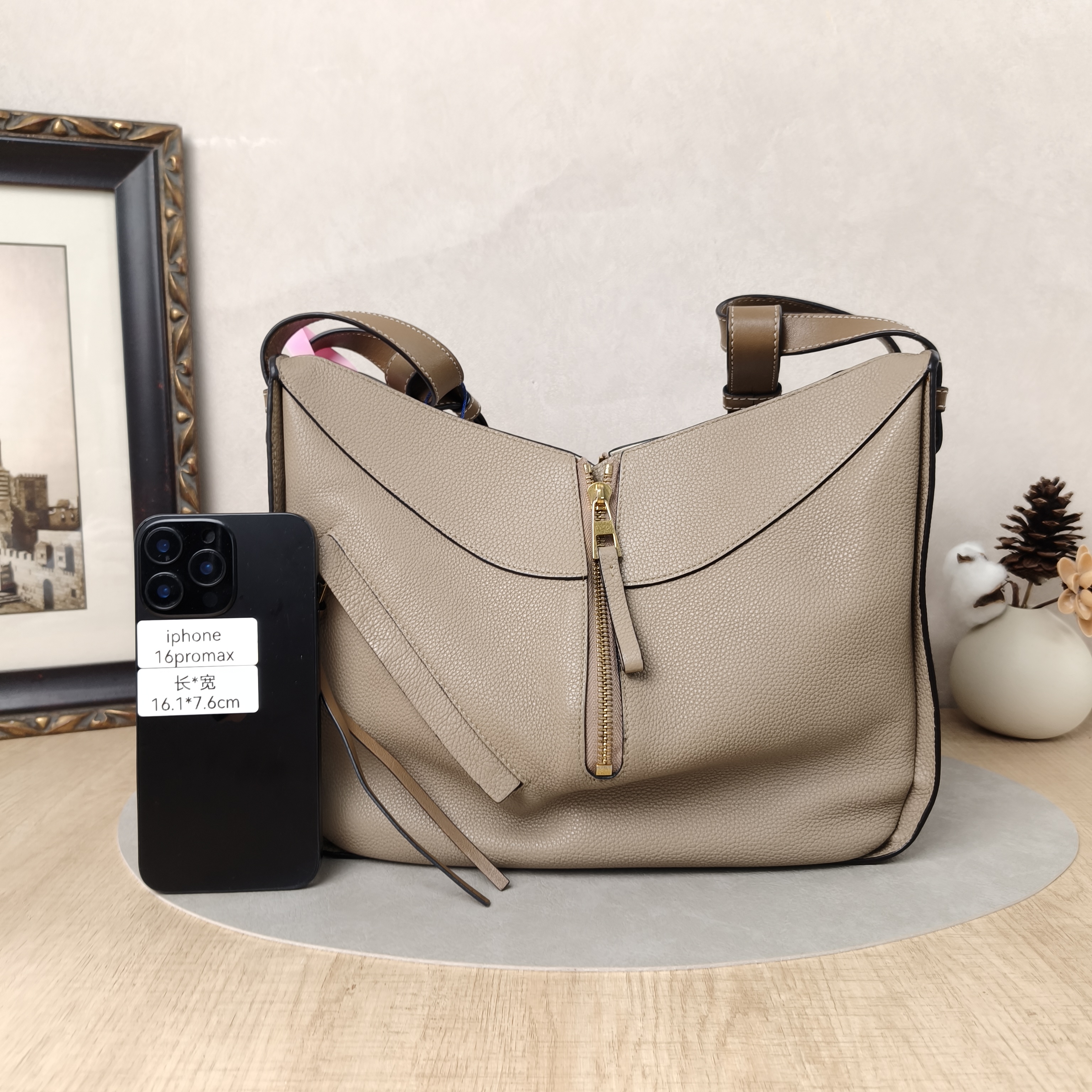 LOEWE Crossbody Bag Hammock Calfskin Medium29 × 14 × 32 cm — cover view 5 of 5