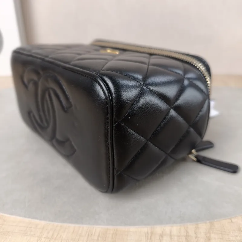 Chanel Crossbody Bag Edition Black Lambskin One Size17 × 8 × 9.5 cm — detail view 9 of 15