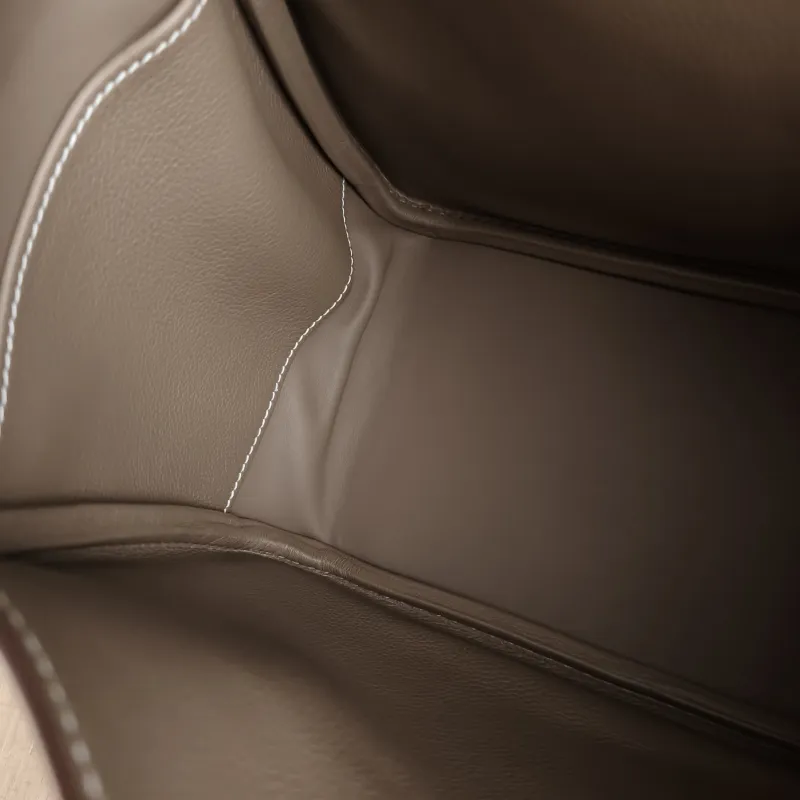 Hermès Crossbody Bag Lindy 26 Evercolor Calfskin Small 26 × 12 × 18 cm G — detail view 8 of 10