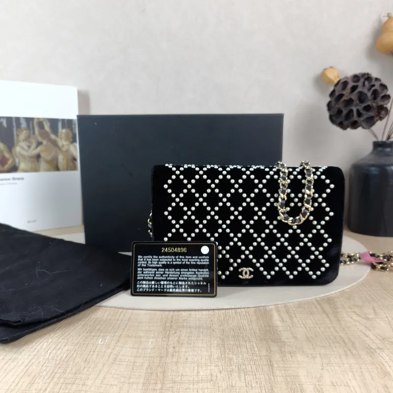 Chanel Crossbody Bag CF Pearl WOC Black Mini 19.2 × 3.5 × 12.3 cm 24 — cover view 5 of 6
