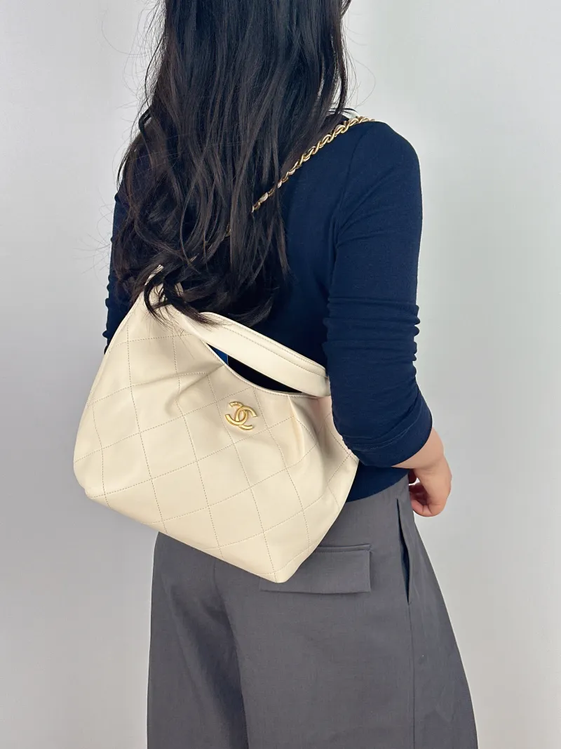 Chanel Crossbody Bag hobo White Lambskin One Size 27 × 11 × 24 cm — on-model view 2 of 2