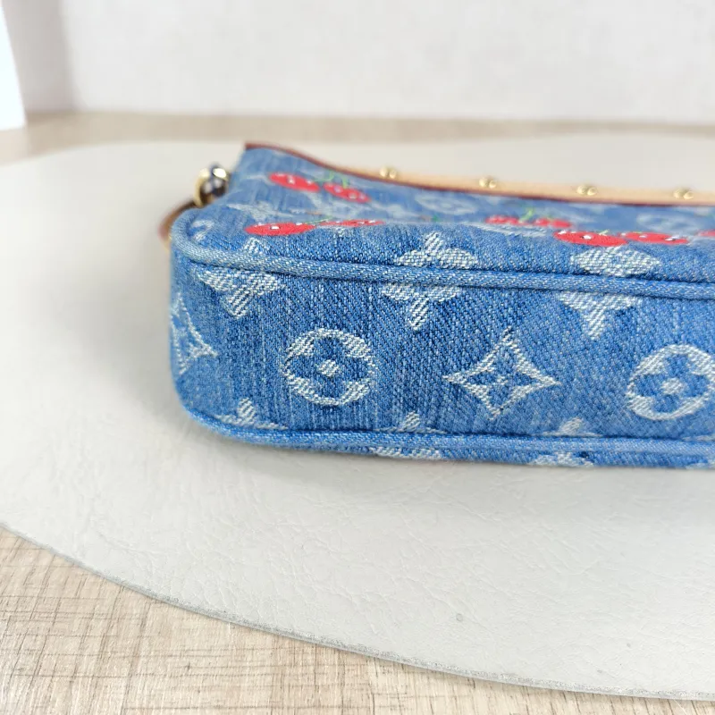 Louis Vuitton Shoulder Bag Pochette Accessoires Two Straps Blue · One Size 22 × 4 × 13 cm — detail view 6 of 10