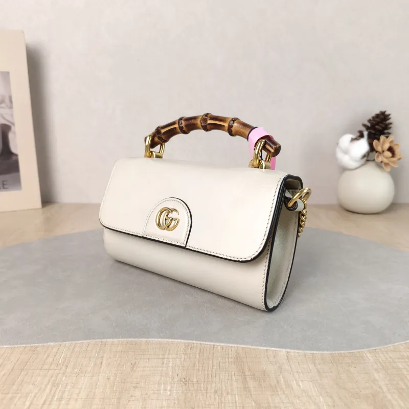 GUCCI Crossbody Bag Diana Crossbody Bag White Calfskin Mini 18.5 × 4 × 11 cm — cover view 4 of 6