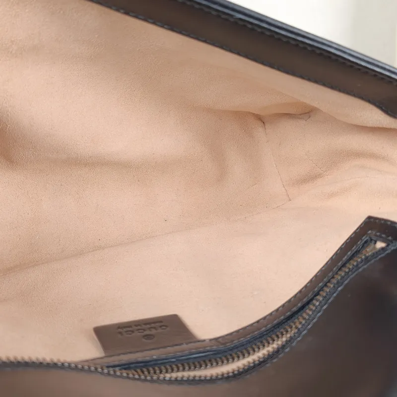 GUCCI Crossbody Bag GG Marmont Medium Marmont 26 Black CC alfskin Medium 26 × 7 × 15 cm — detail view 4 of 13