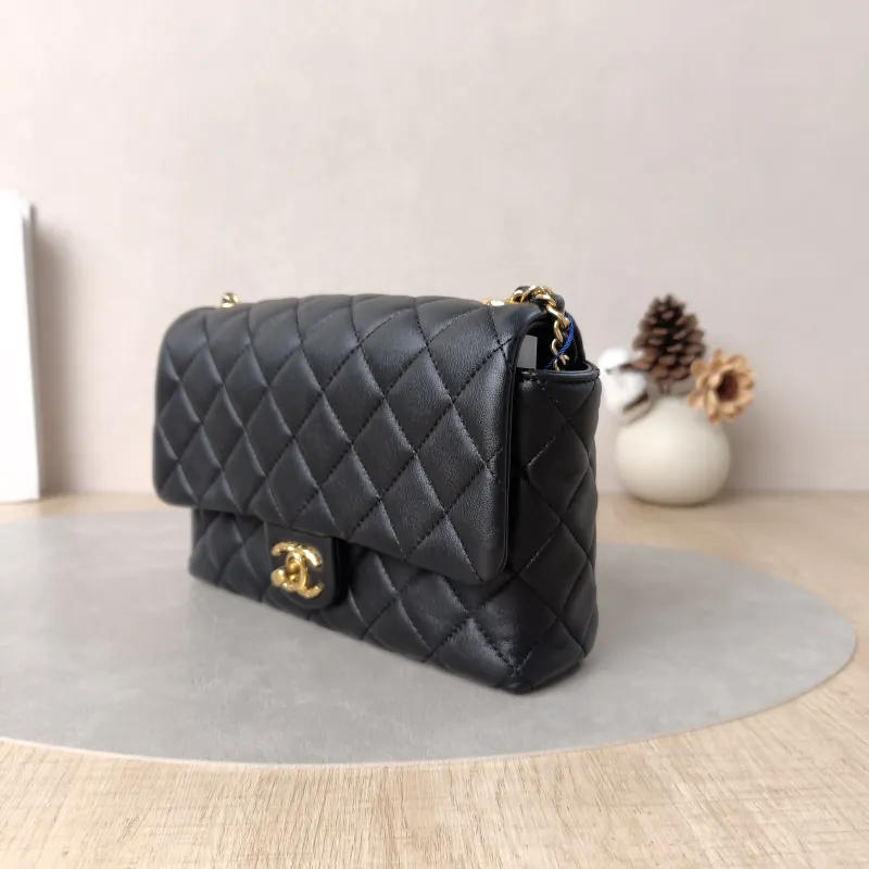 Chanel Crossbody Bag24b Crossbody Bag Black Lambskin One Size20 × 5 × 14 cm — cover view 5 of 6
