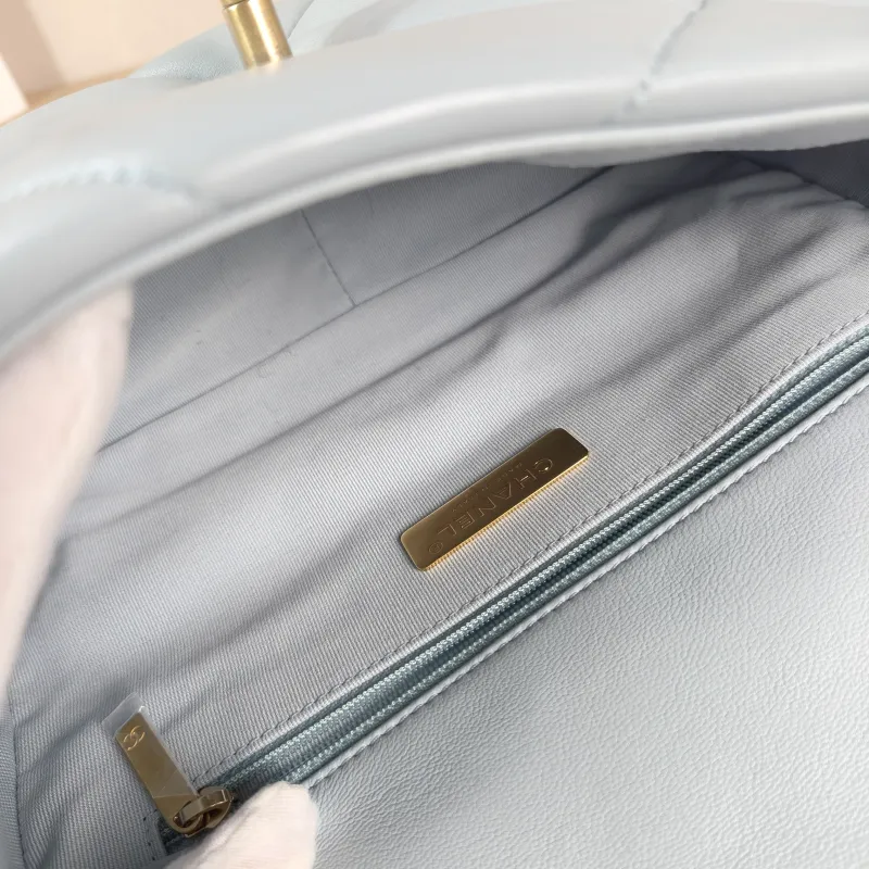 Chanel Crossbody Bag 19Bag Blue SL ambskin Small 26 × 9 × 16 cm — detail view 5 of 12