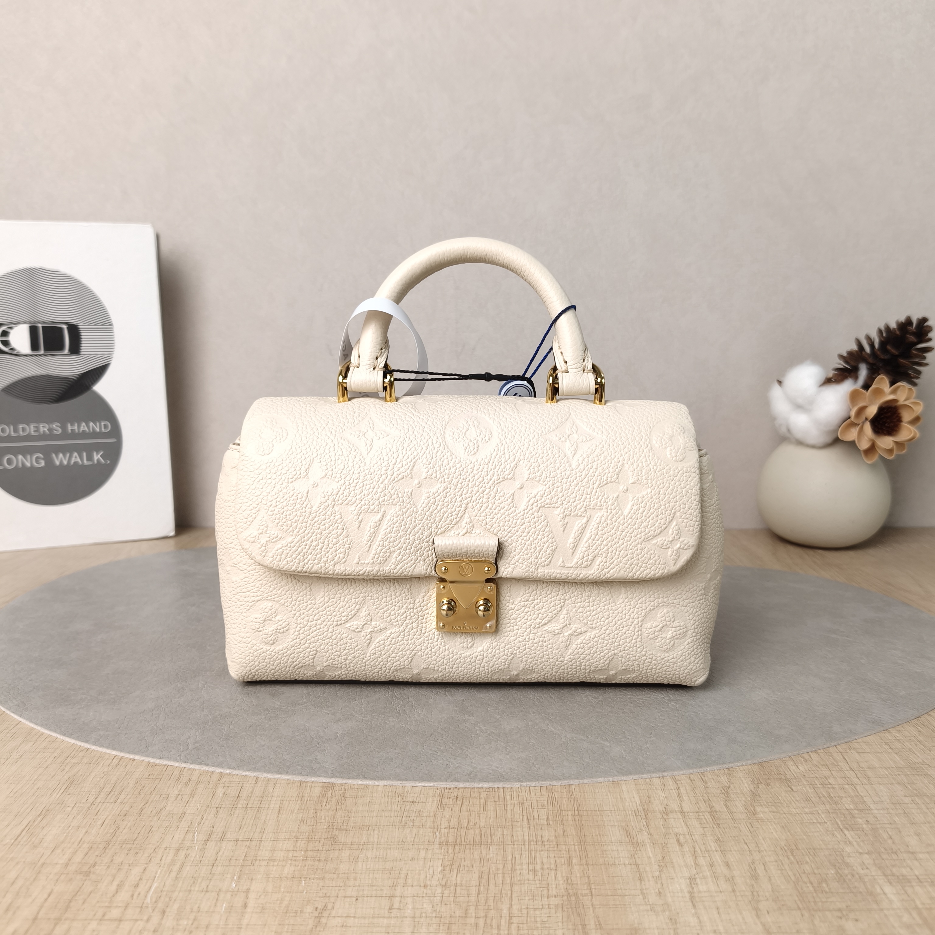 Louis Vuitton Crossbody Bag MADELEINE White Empreinte Embossed Calfskinnano21 × 6 × 12.5 cm