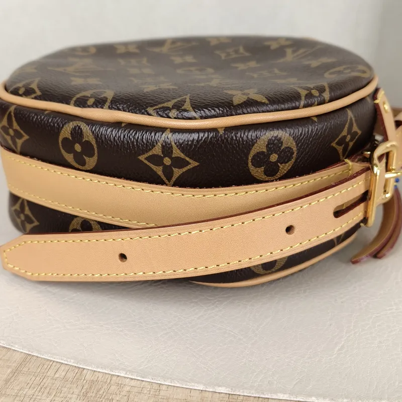 Louis Vuitton Crossbody Bag BOITE CHAPEAU SOUPLE Monogram PVC Small 17 × 8 × 17 cm — detail view 3 of 9