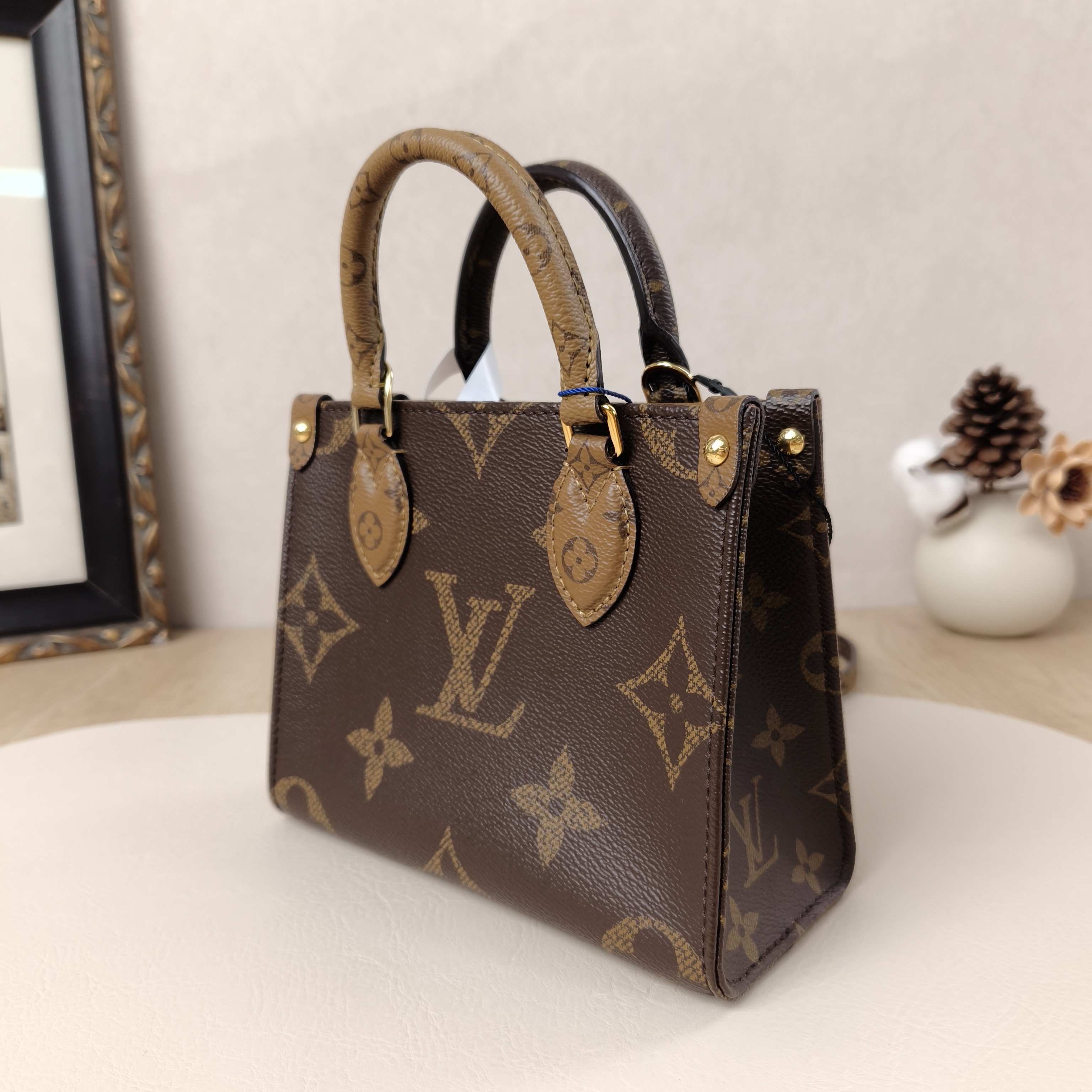 Louis Vuitton Crossbody Bag Onthego BB Monogram PVCBB18 × 8.5 × 15 cm — cover view 3 of 9