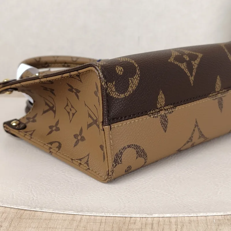 Louis Vuitton Crossbody Bag Onthego BB Monogram PVCBB18 × 8.5 × 15 cm — detail view 6 of 13