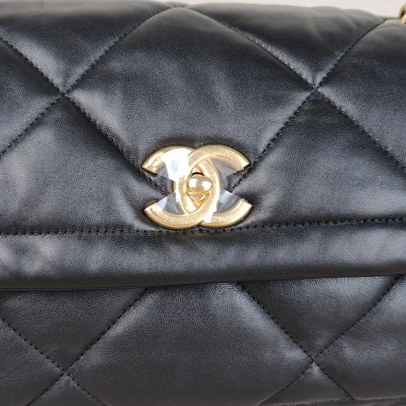 Chanel Crossbody Bag C Black Lambskin Small 28 × 9.5 × 17 cm — detail view 11 of 17