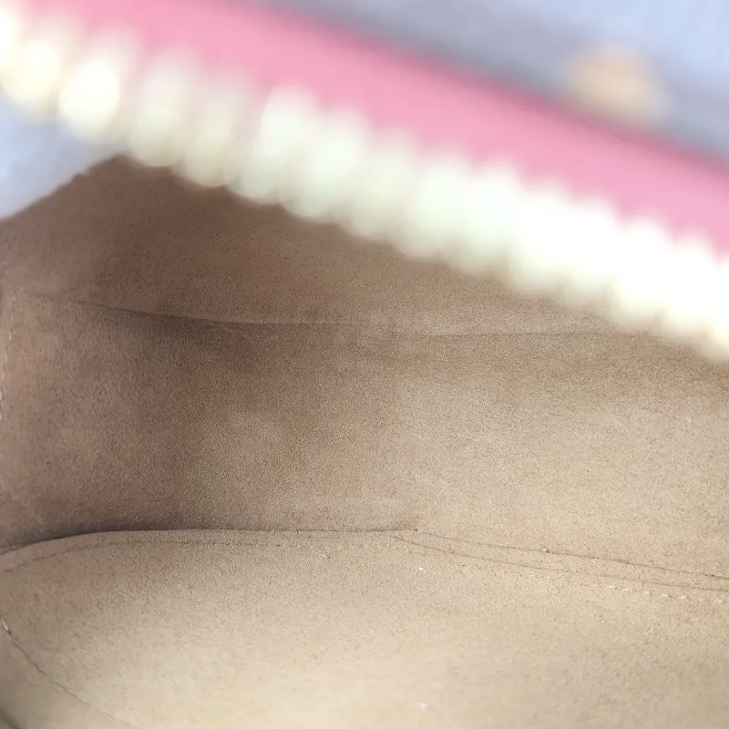 Louis Vuitton Crossbody Bag BOITE CHAPEAU SOUPLE Monogram PVC Small 17 × 8 × 17 cm — detail view 4 of 9