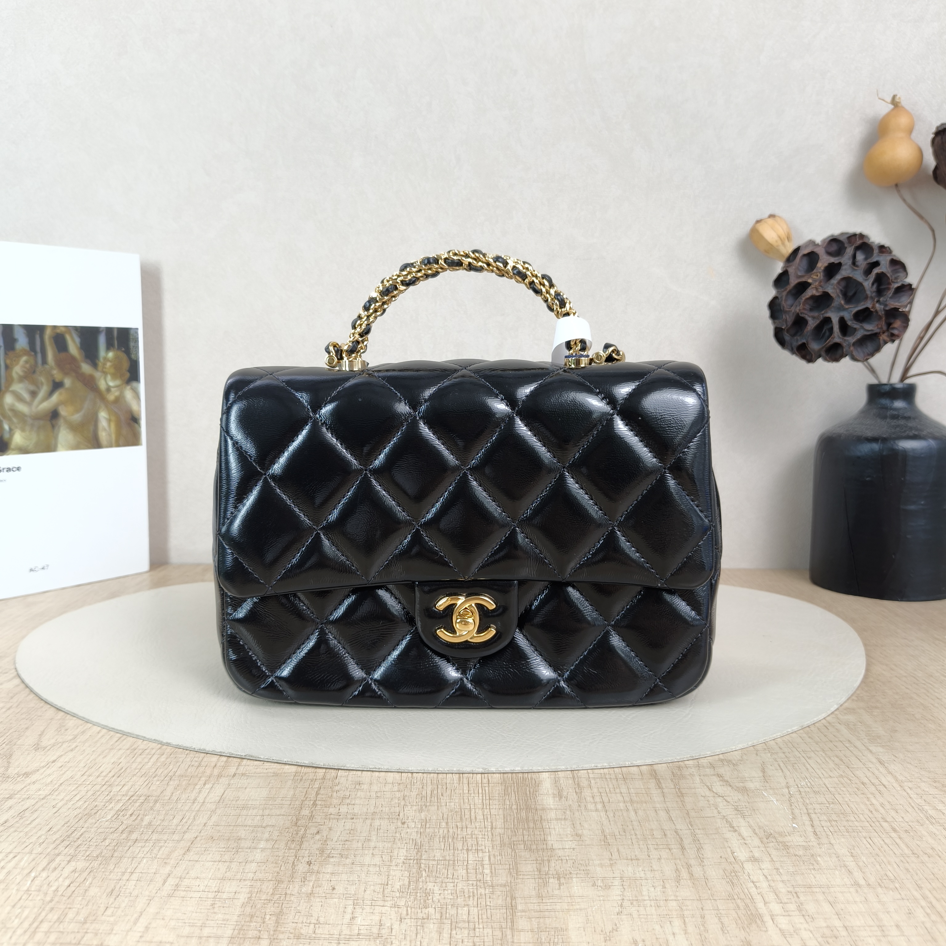 Chanel Crossbody Bag24b Black Lambskin One Size25 × 8 × 17 cm