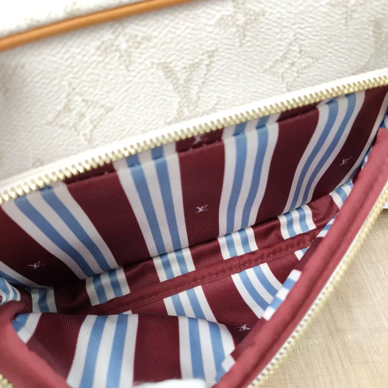 Louis Vuitton Crossbody Bag Nil Messenger Bag PVC One Size 25 × 11 × 17.5 cm — detail view 8 of 12