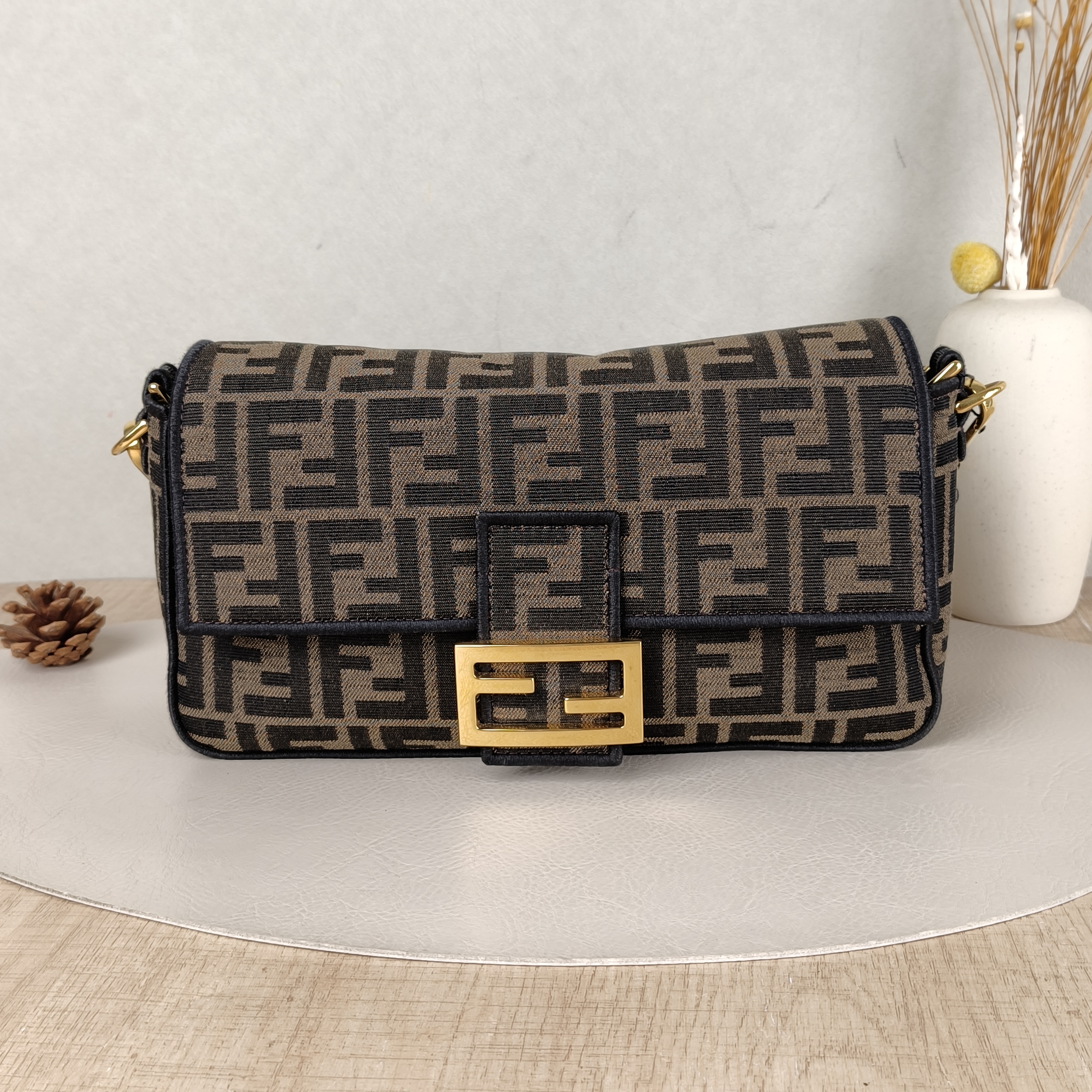 FENDI Crossbody Bag Baguette Baguette Bag Brown Canvas Medium27 × 6 × 15 cm