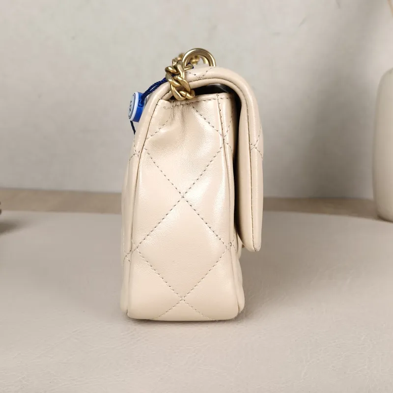 Chanel Crossbody Bag Beige Lambskin One Size18 × 6 × 14 cm — detail view 15 of 16