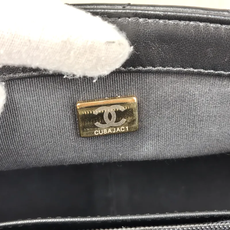 Chanel Crossbody Bag Pearl Crossbody Bag Black Lambskin One Size 21 × 7 × 15 cm — detail view 10 of 15