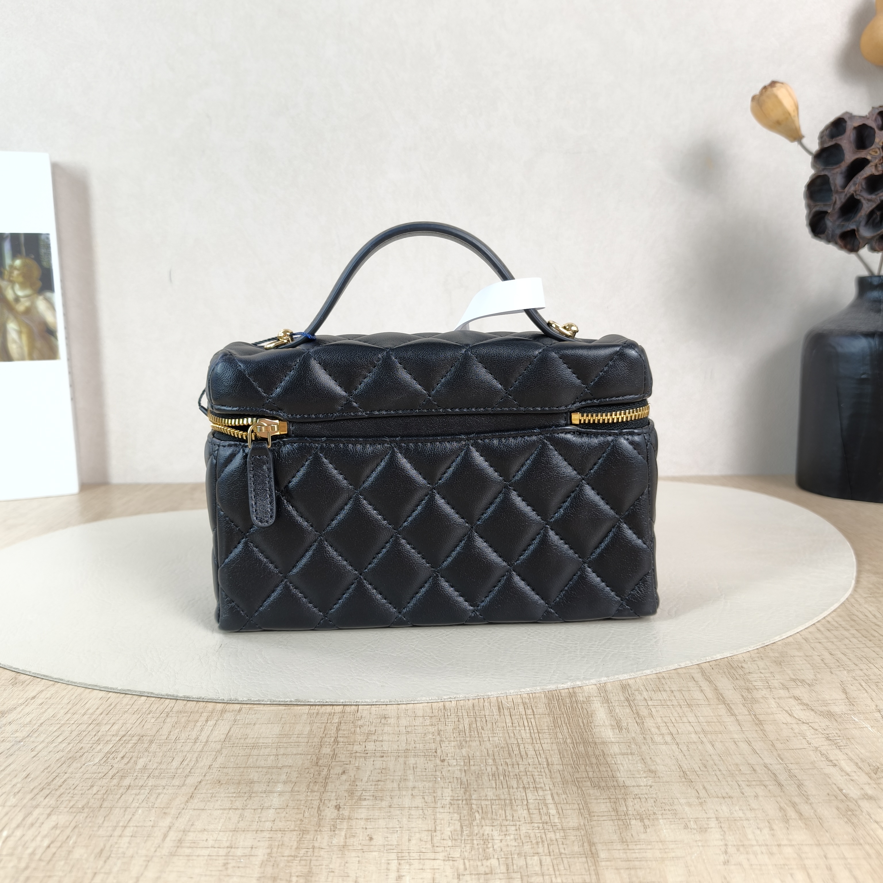 Chanel Crossbody Bag lp Box Bag Black Lambskin One Size19.5 × 5 × 17 cm — cover view 3 of 6