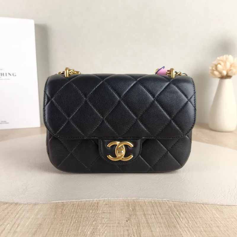 Chanel Crossbody Bag Pearl Black Lambskin Small 19 × 6 × 14 cm