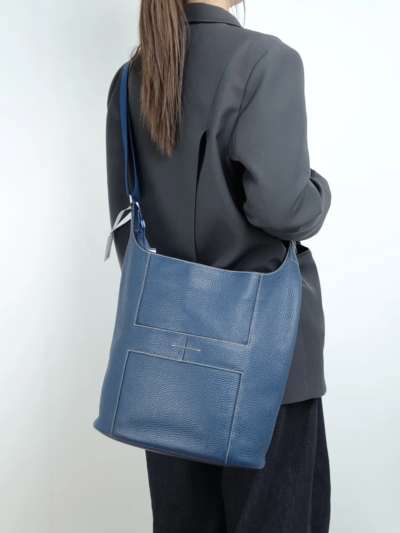 Hermès Shoulder Bag Shoulder Bag Blue TC Calfskin One Size 31 × 11 × 33 cm N — on-model view 1 of 2
