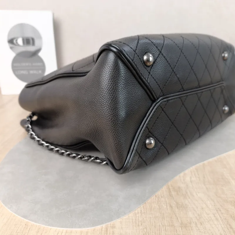 Chanel Shoulder Bag Tote Bag Black Grained Calfskin 33 × 14 × 26 cm — detail view 6 of 14