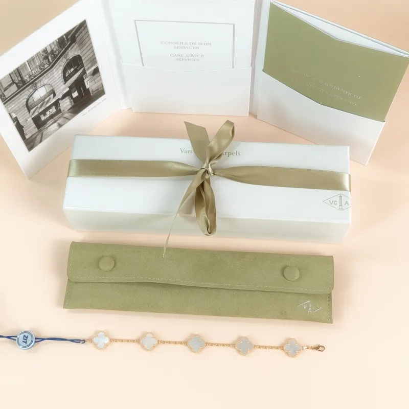 Van Cleef & Arpels Bracelet Pearl · White Mother-of-Pearl18KY ellow Gold Vintage Small1.5 × 1.5 × 19 cm — cover view 6 of 7