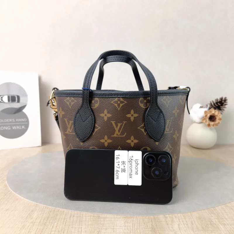 Louis Vuitton Crossbody Bag NEVERFULL INSIDE OUT BB Black PVC · Calfskin BB26.5 × 11 × 16.5 cm — cover view 4 of 6