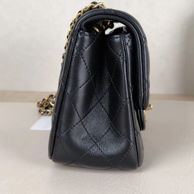 Chanel Crossbody Bag c Black Lambskin Mini 17 × 8 × 13.5 cm — detail view 4 of 15