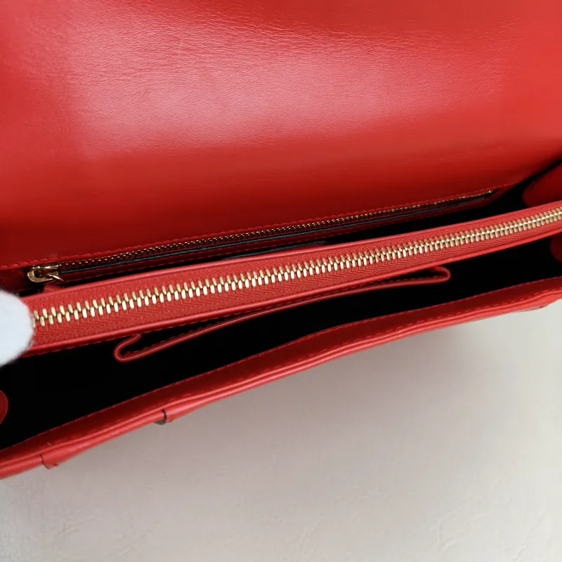 Bvlgari Shoulder Bag Serpenti Forever Collection Crossbody Bag Red Calfskin Medium27.5 × 7 × 18 cm — detail view 5 of 15