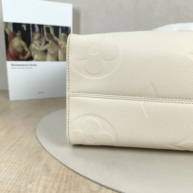 Louis Vuitton Shoulder Bag Onthego Medium White Empreinte Embossed Calfskin Medium 35 × 14 × 27 cm — detail view 5 of 12