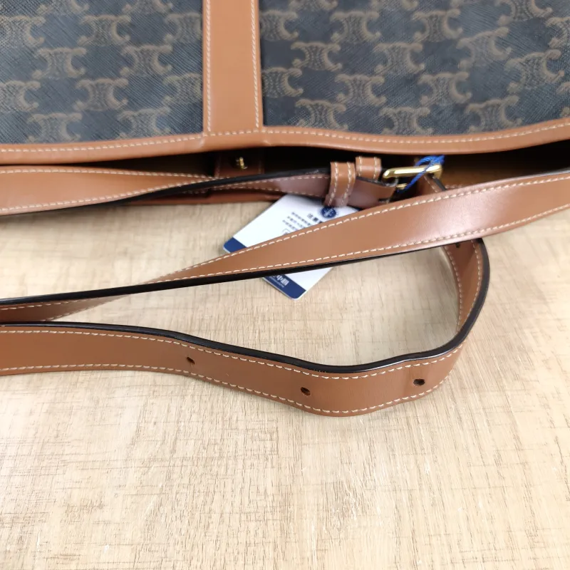 CELINE Crossbody Bag Triomphe Bucket Bag Monogram PVC Medium24 × 18 × 27 cm — detail view 5 of 11