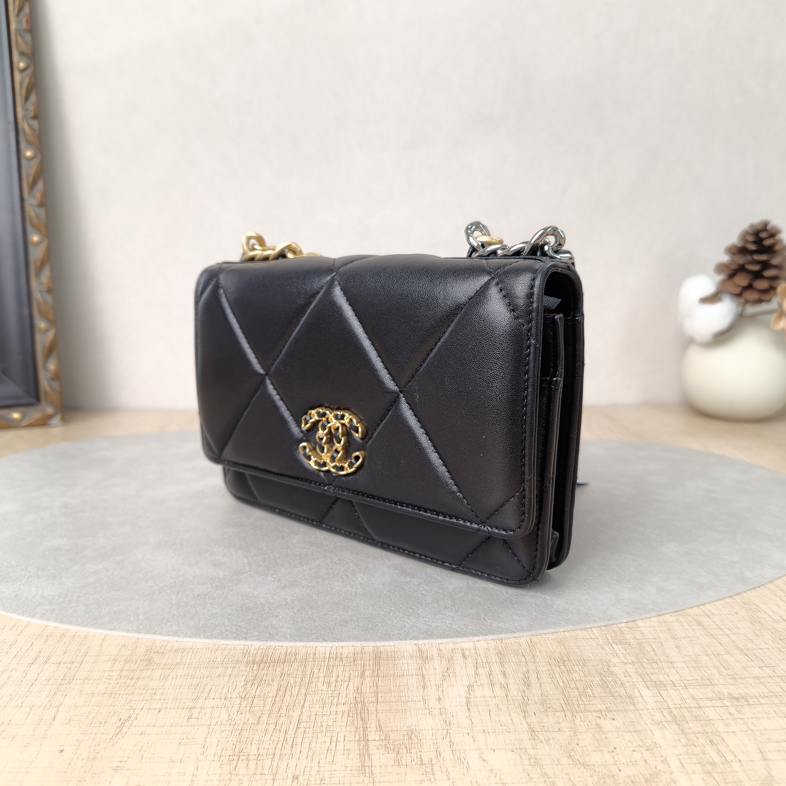 Chanel Crossbody Bag19Bag WOC Black SL ambskinmini19.2 × 3.5 × 12.3 cm — cover view 6 of 6