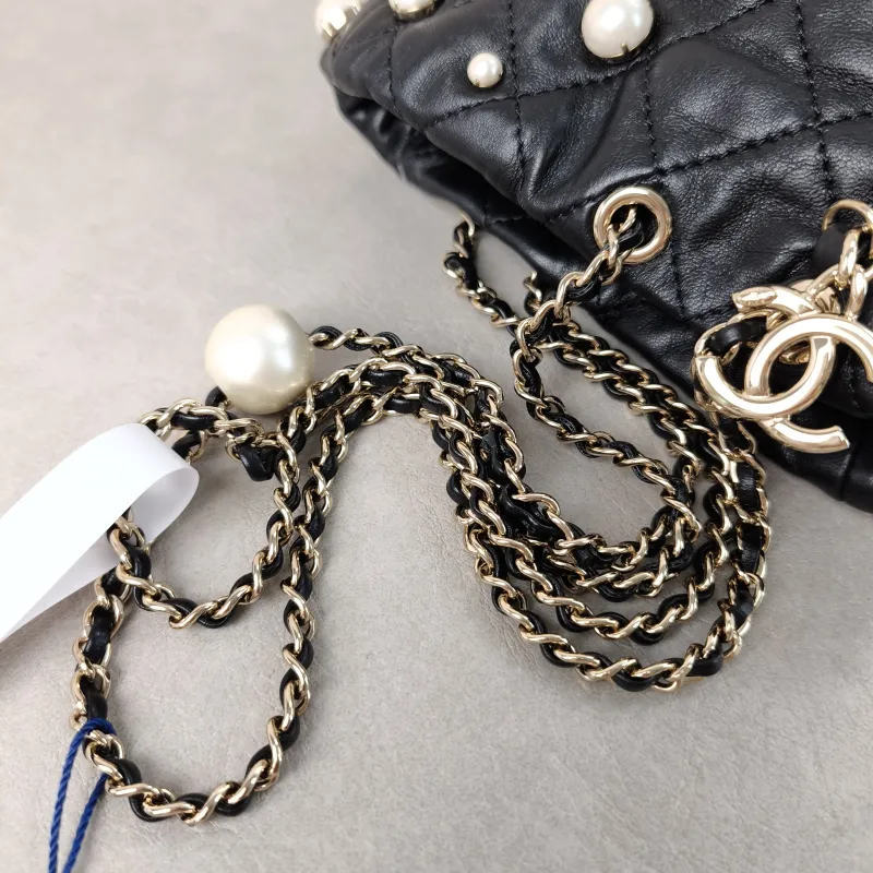 Chanel Shoulder Bag Pearl Bucket Bag Black Lambskin Mini 11.5 × 11.5 × 10.5 cm 31 — detail view 9 of 10
