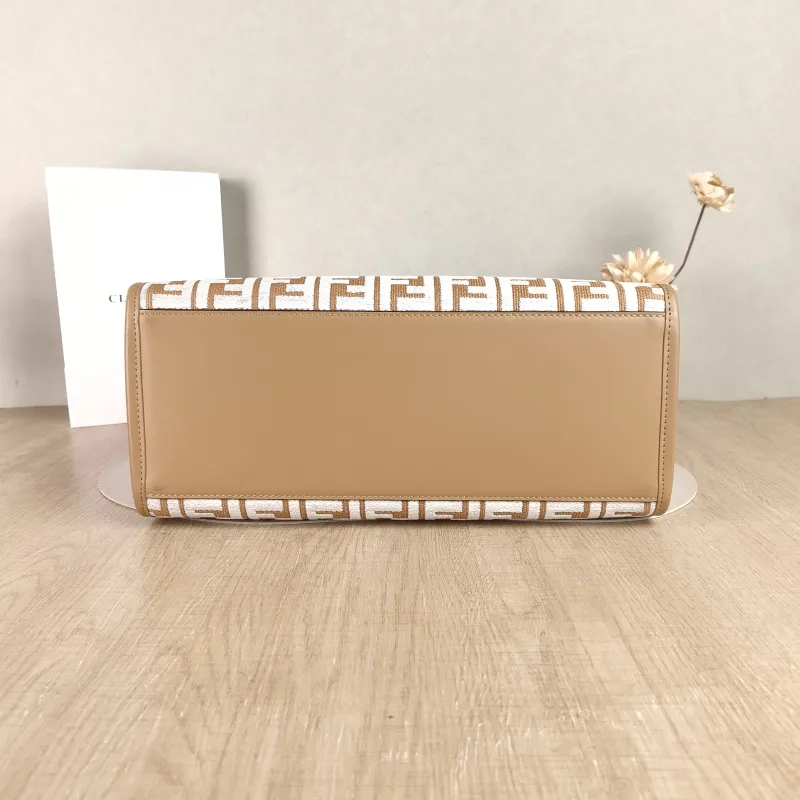 FENDI Top Handle Bag Sunshine Shopping Tote Medium 35 × 17 × 31 cm — cover view 5 of 5