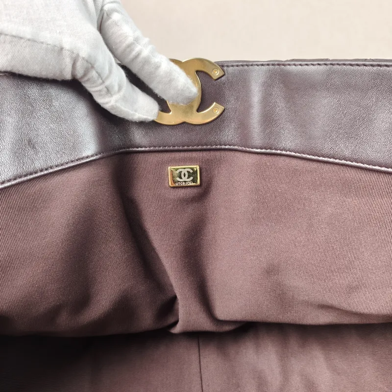 Chanel Shoulder Bag 19 bag Tote Bag Lambskin One Size 33 × 10.5 × 23 cm — detail view 7 of 10