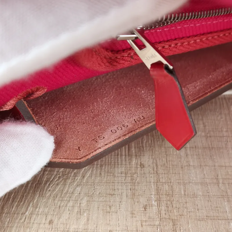 Hermès Crossbody Bag Herbag 31 Red Red Canvas Medium 30.5 × 11 × 25.5 cm Y — detail view 13 of 16