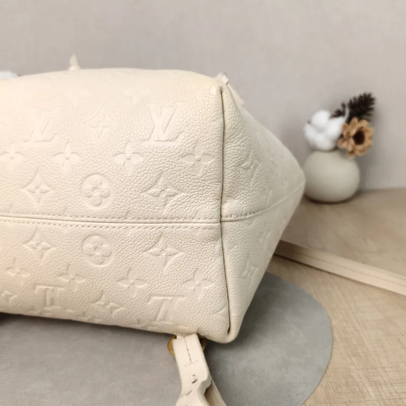 Louis Vuitton Backpack Montsouris Backpack White Calfskin Small 23 × 15 × 27 cm — detail view 5 of 14