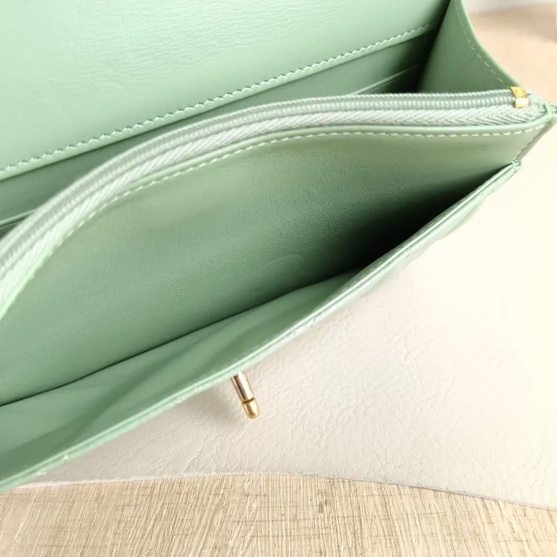 Chanel Crossbody Bag Edition woc Green Lambskin Mini 19.2 × 3.5 × 12.3 cm — detail view 2 of 13